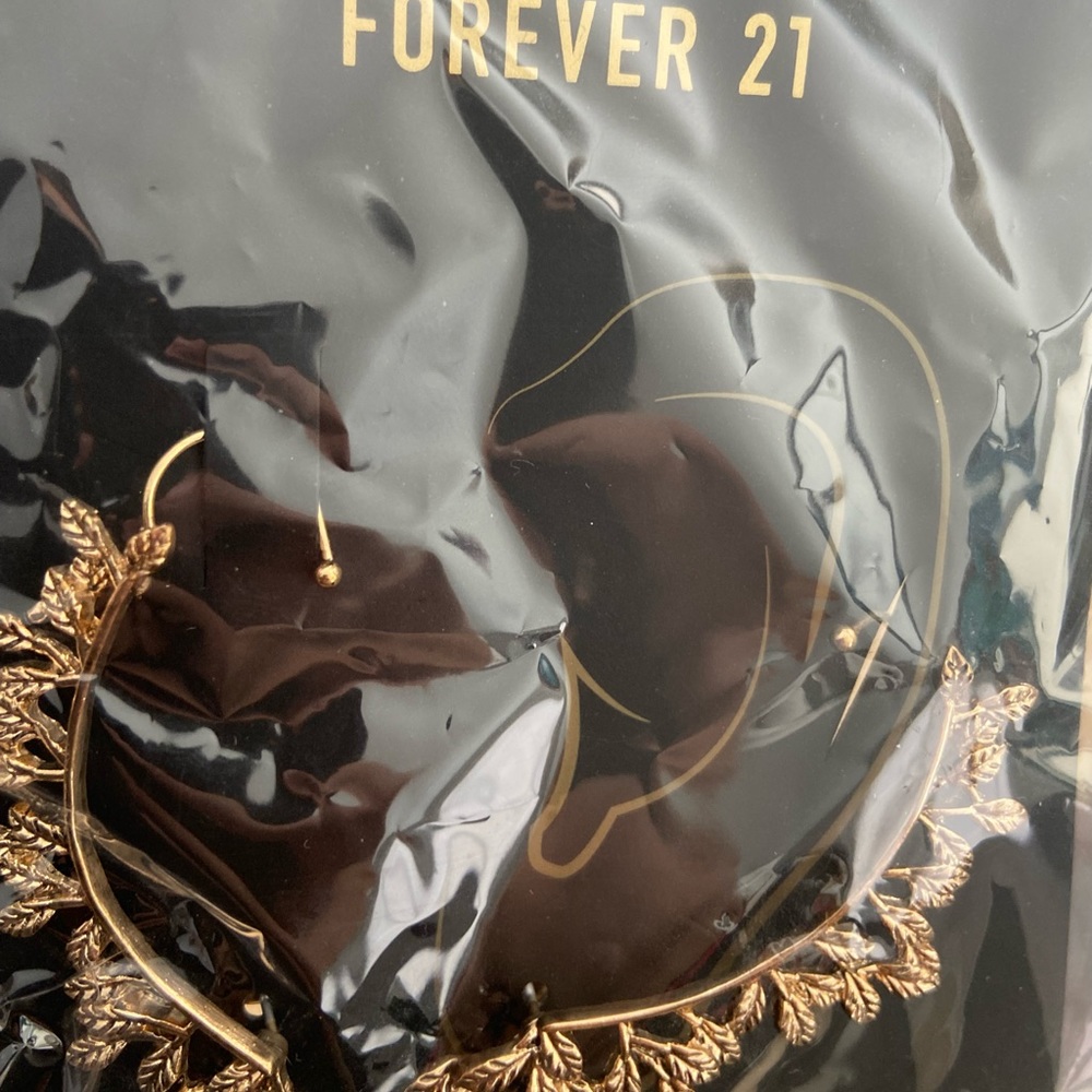 Forever21 earrings $4